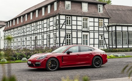 2021 Porsche Panamera GTS (Color: Carmine Red) Front Three-Quarter Wallpapers 450x275 (44)