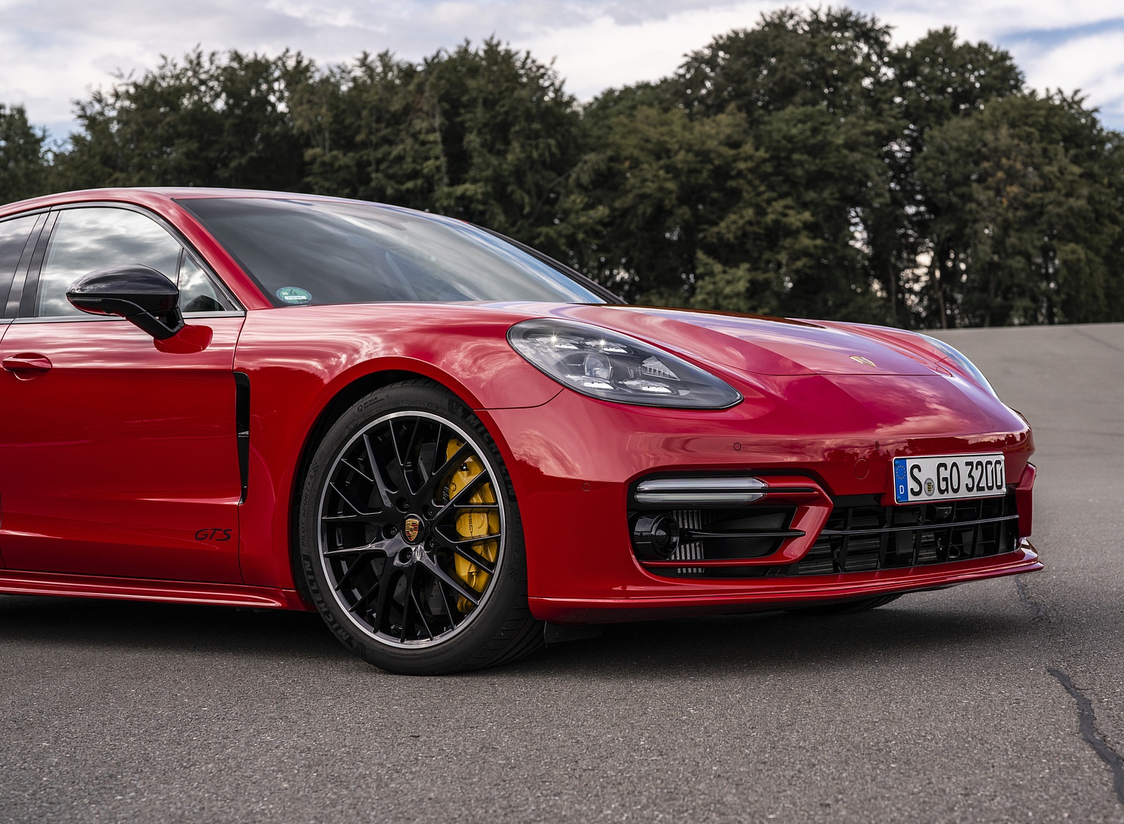 2021 Porsche Panamera GTS (Color: Carmine Red) Headlight Wallpapers #51 of 117