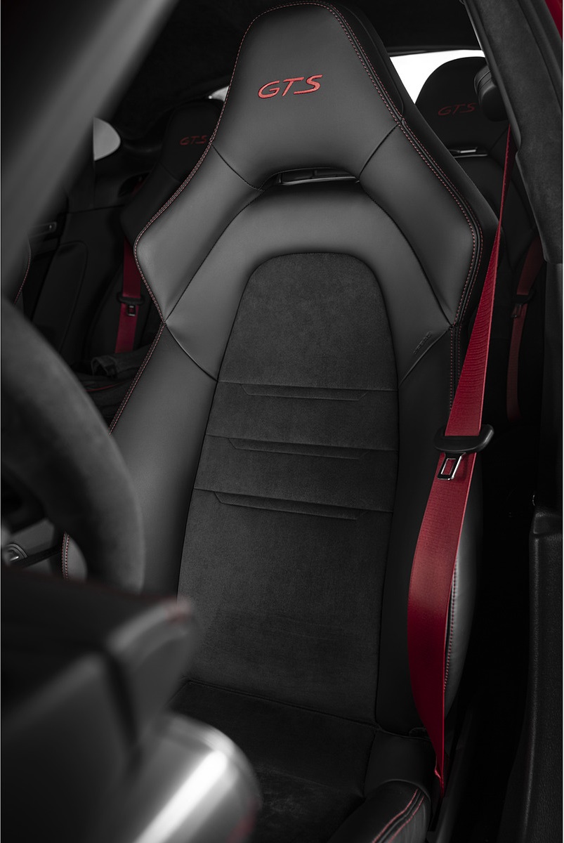 2021 Porsche Panamera GTS (Color: Carmine Red) Interior Front Seats Wallpapers #68 of 117