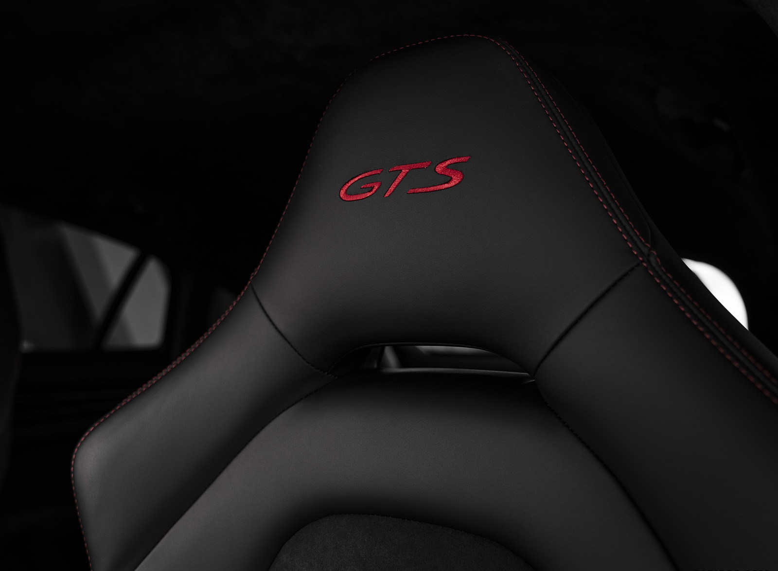 2021 Porsche Panamera GTS (Color: Carmine Red) Interior Seats Wallpapers #67 of 117