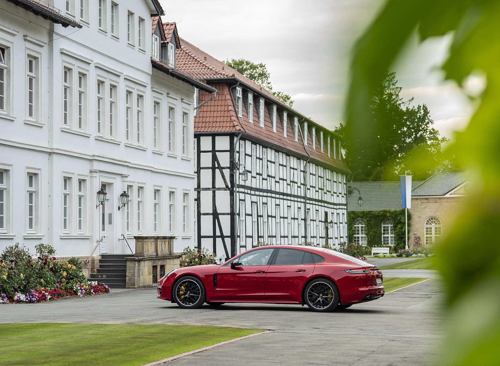 2021 Porsche Panamera GTS (Color: Carmine Red) Side Wallpapers #48 of 117