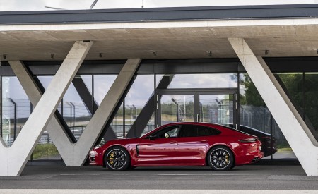 2021 Porsche Panamera GTS (Color: Carmine Red) Side Wallpapers 450x275 (50)