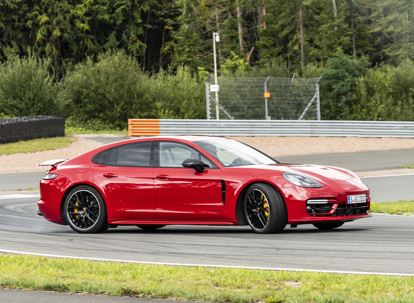 2021 Porsche Panamera GTS (Color: Carmine Red) Side Wallpapers #10 of 117