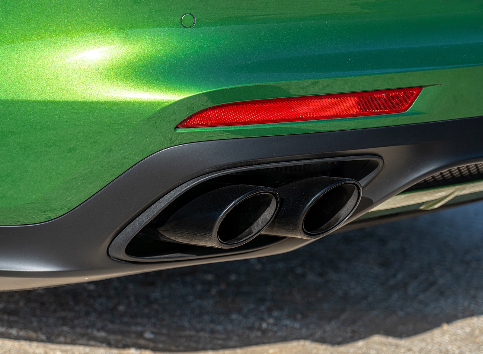 2021 Porsche Panamera GTS (Color: Mamba Green) Exhaust Wallpapers #104 of 117