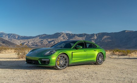 2021 Porsche Panamera GTS (Color: Mamba Green) Front Three-Quarter Wallpapers 450x275 (91)