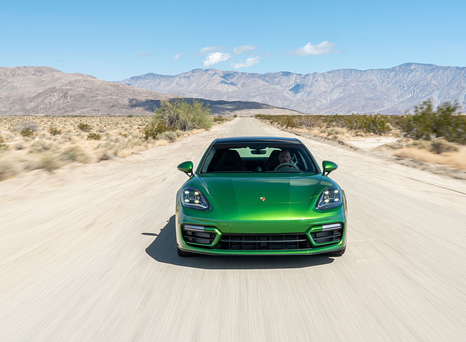 2021 Porsche Panamera GTS (Color: Mamba Green) Front Wallpapers #83 of 117