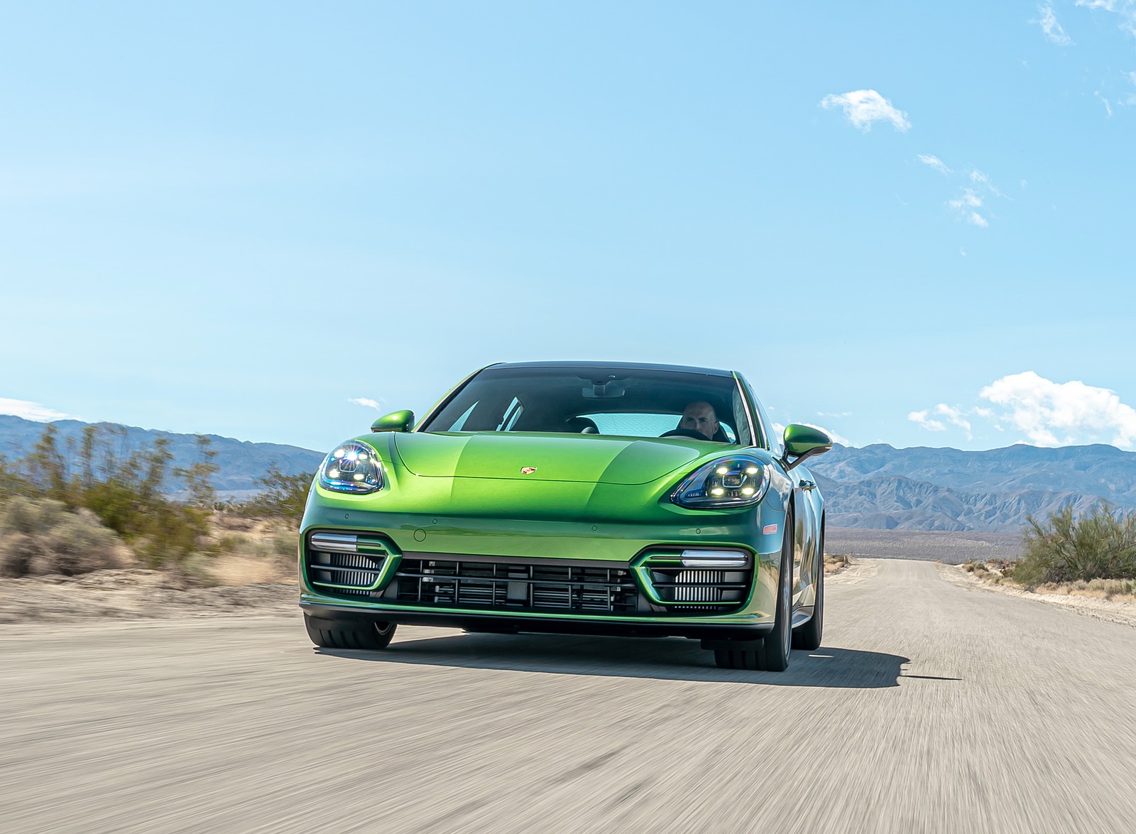 2021 Porsche Panamera GTS (Color: Mamba Green) Front Wallpapers #84 of 117