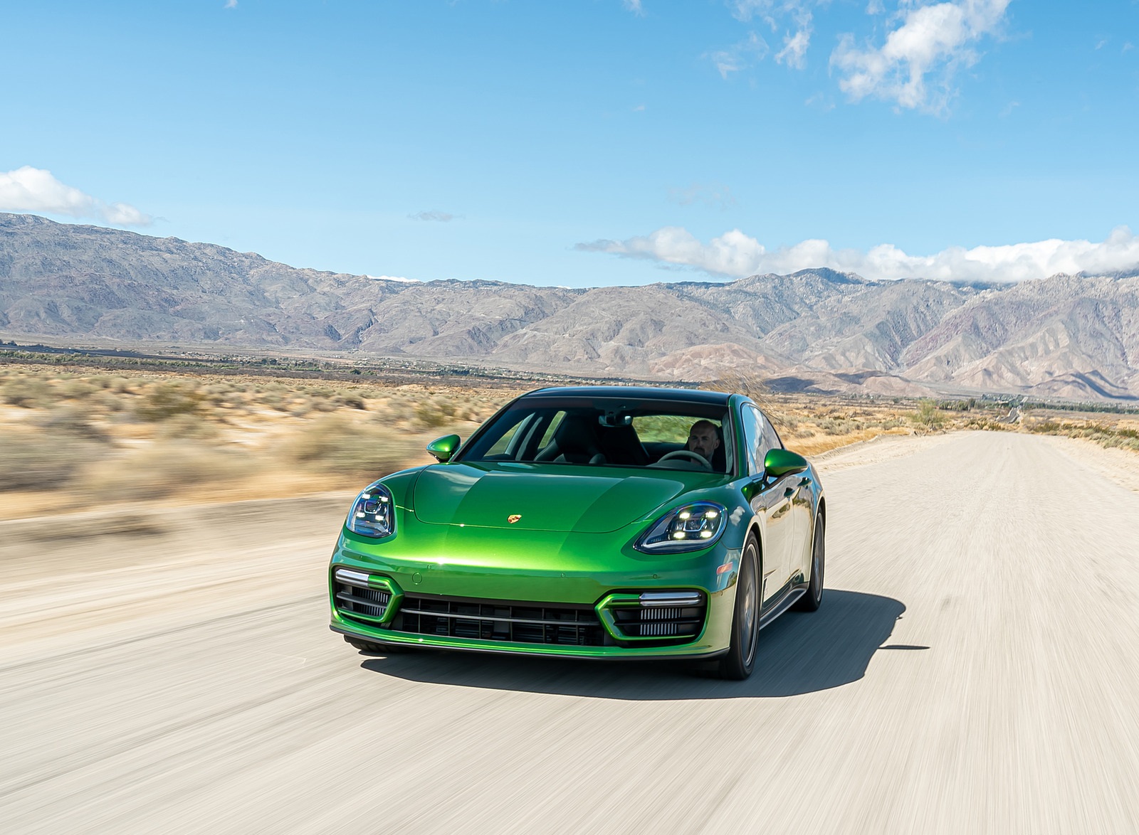 2021 Porsche Panamera GTS (Color: Mamba Green) Front Wallpapers #78 of 117