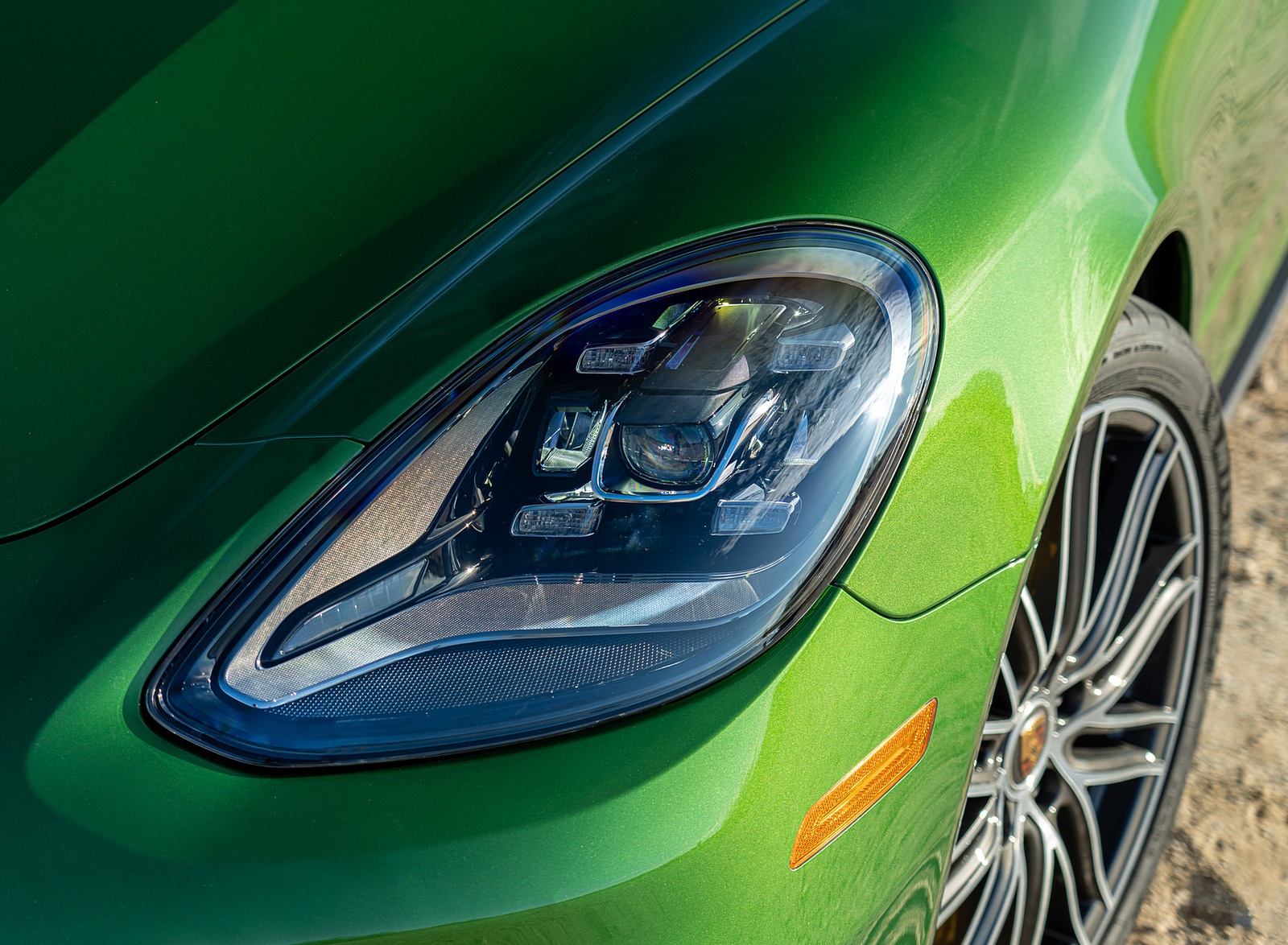 2021 Porsche Panamera GTS (Color: Mamba Green) Headlight Wallpapers #96 of 117