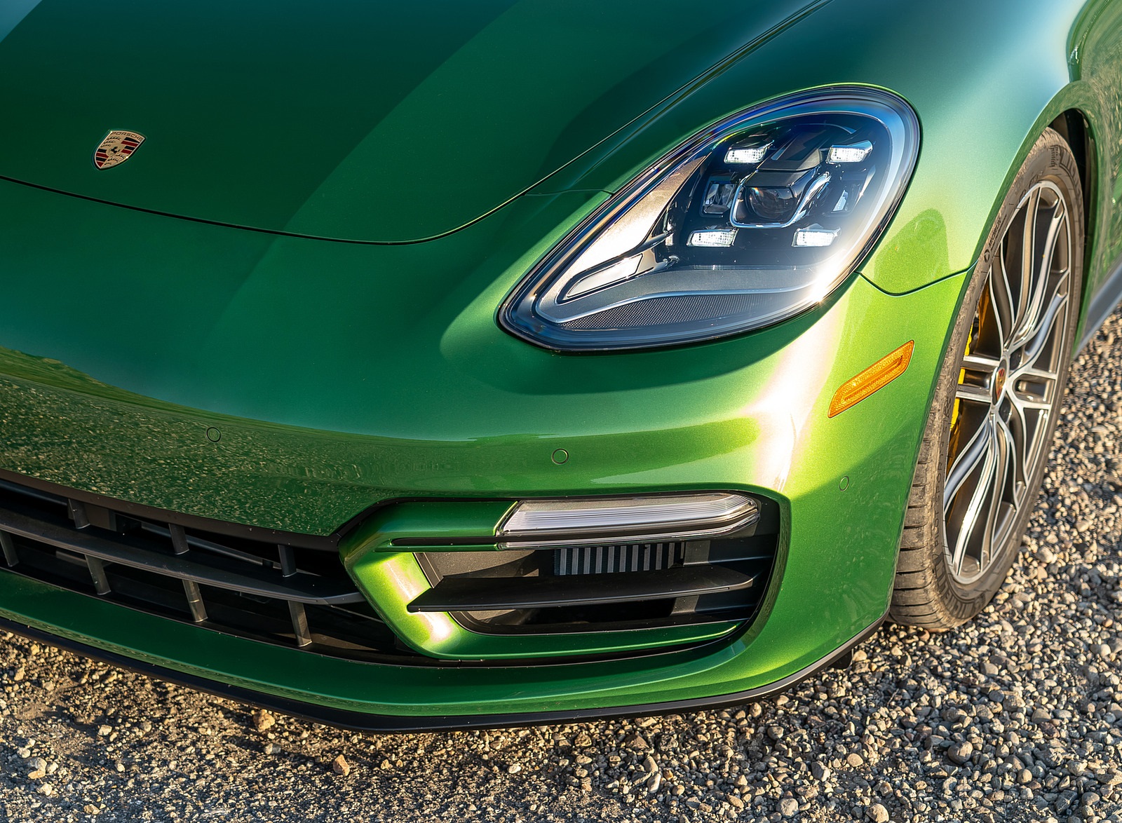 2021 Porsche Panamera GTS (Color: Mamba Green) Headlight Wallpapers #97 of 117