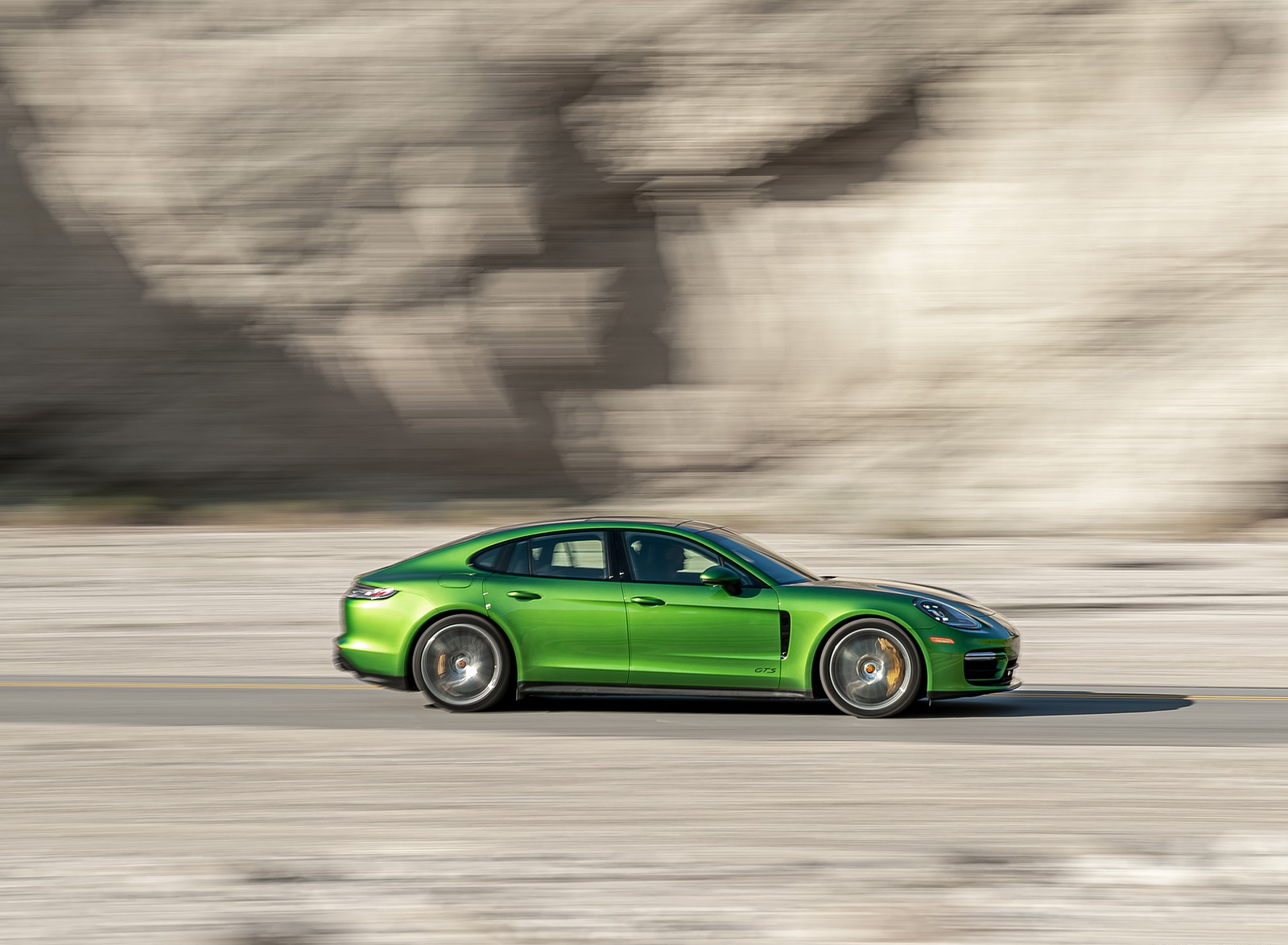2021 Porsche Panamera GTS (Color: Mamba Green) Side Wallpapers #79 of 117