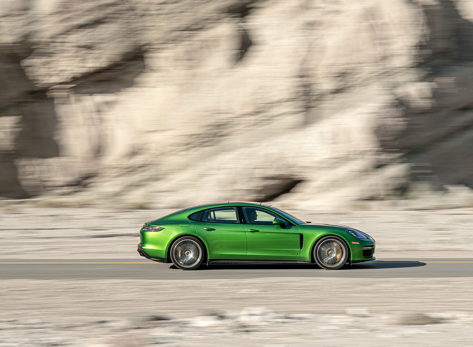 2021 Porsche Panamera GTS (Color: Mamba Green) Side Wallpapers #80 of 117