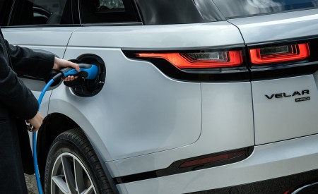2021 Range Rover Velar P400e Plug-In Hybrid Charging Wallpapers 450x275 (29)