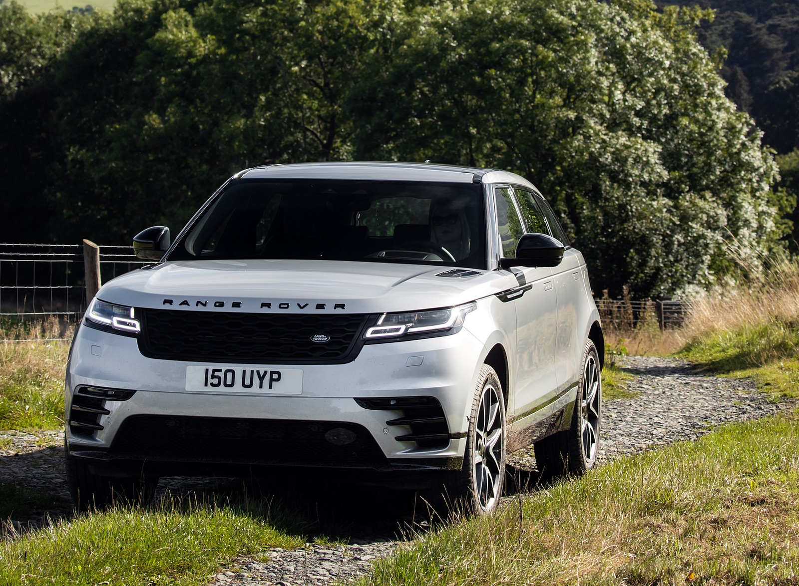 2021 Range Rover Velar P400e Plug-In Hybrid Front Wallpapers #3 of 55