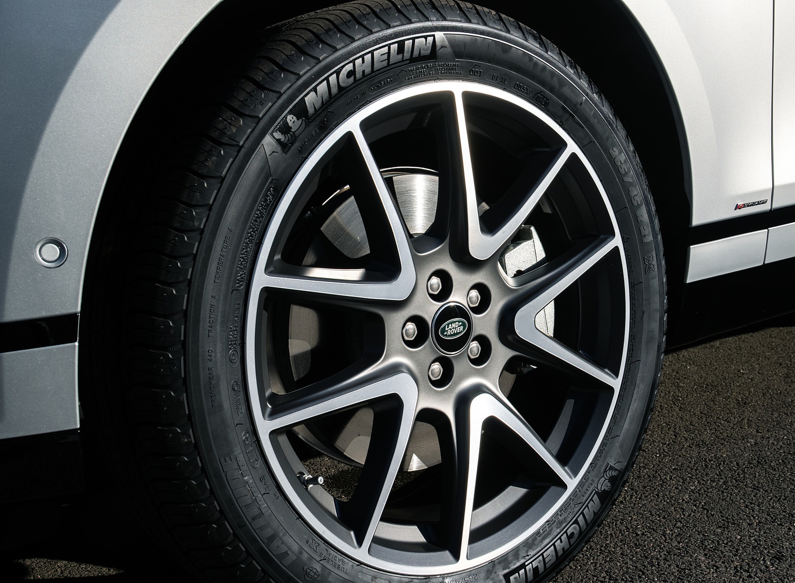 2021 Range Rover Velar P400e Plug-In Hybrid Wheel Wallpapers #26 of 55