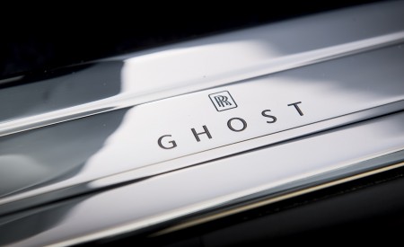 2021 Rolls-Royce Ghost Door Sill Wallpapers 450x275 (14)