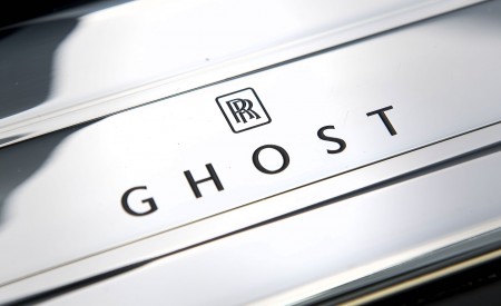 2021 Rolls-Royce Ghost Door Sill Wallpapers 450x275 (13)