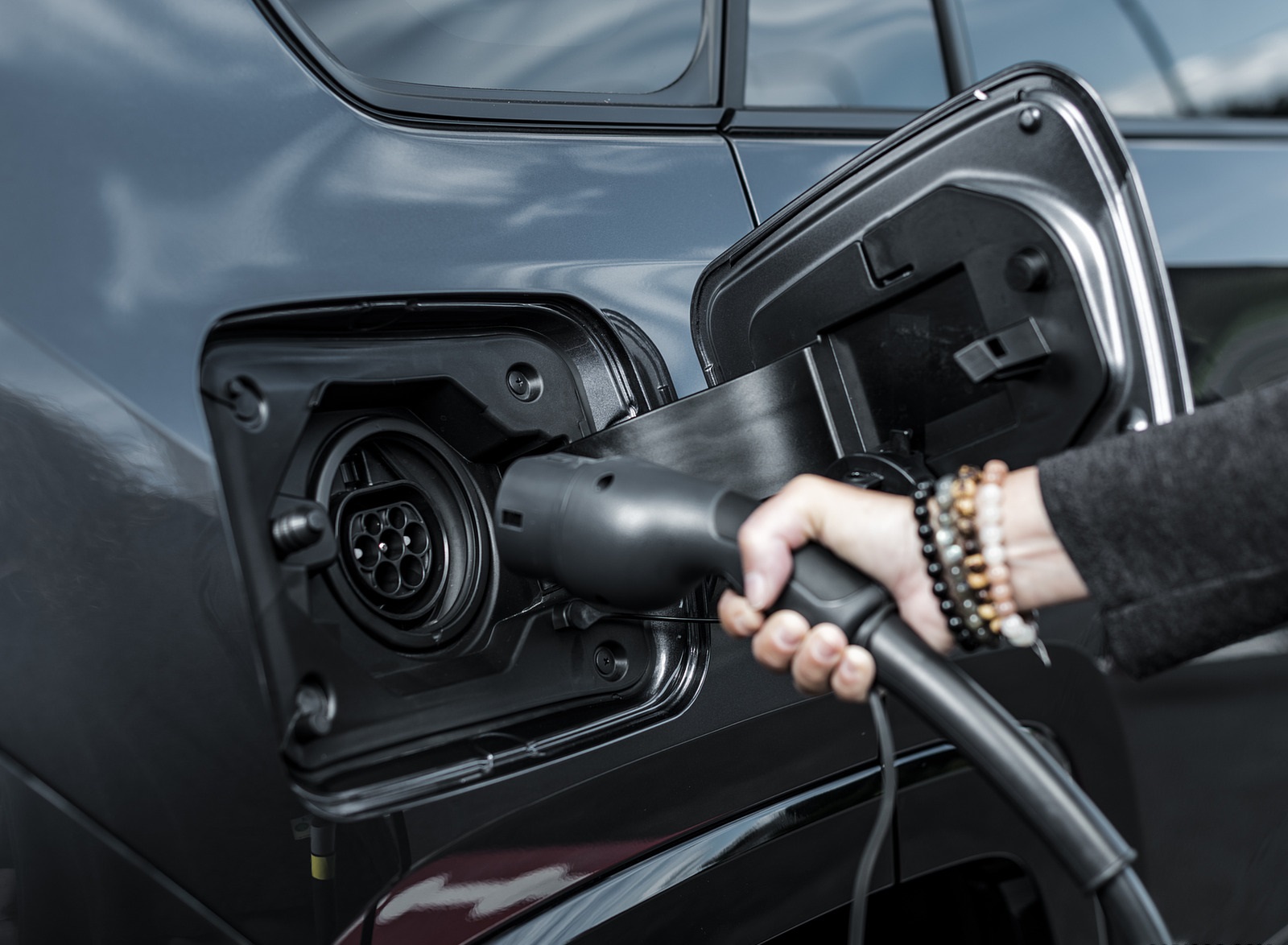 2021 Toyota RAV4 Plug-In Hybrid (Euro-Spec) Charging Wallpapers #93 of 133
