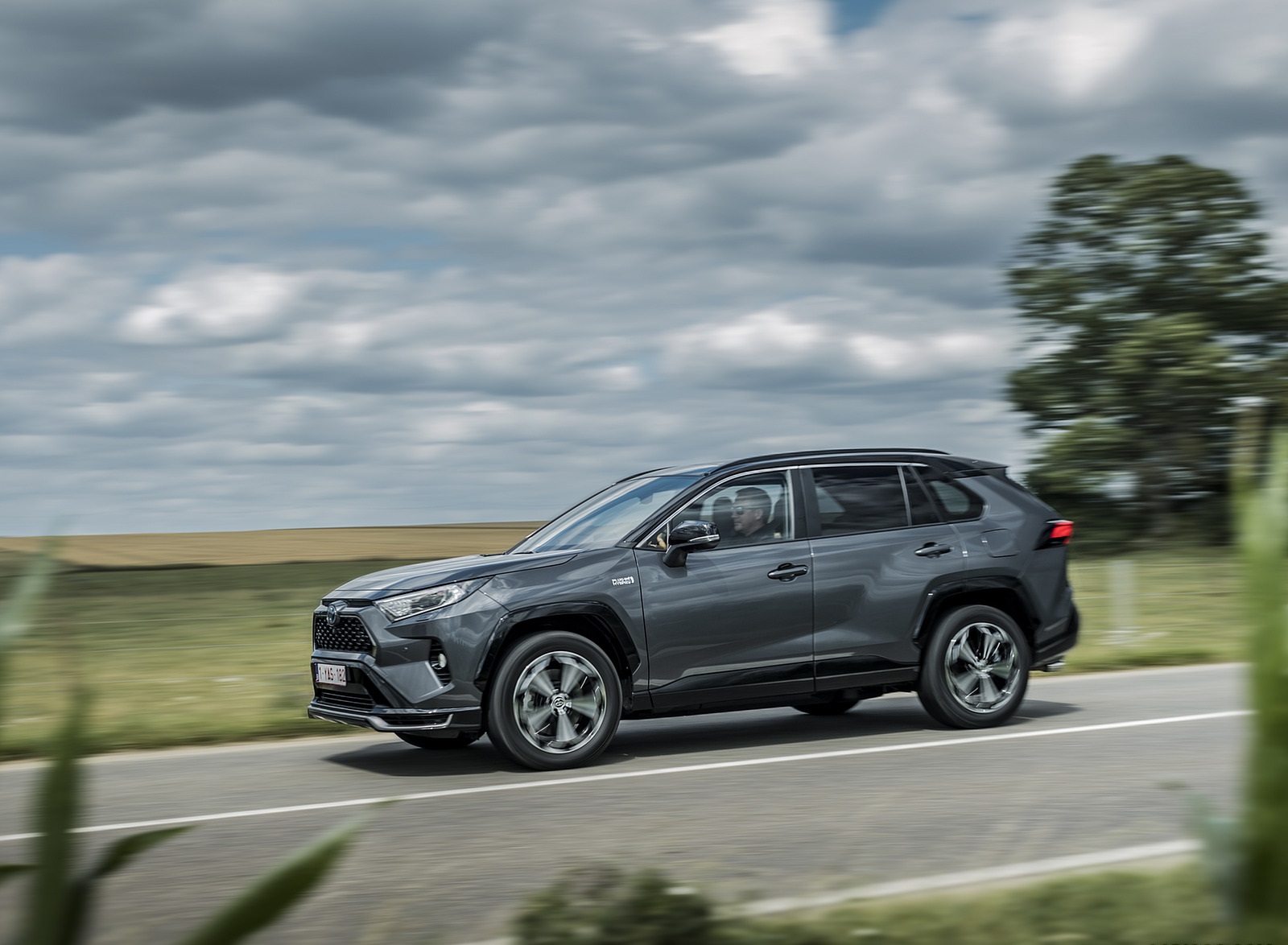 2021 Toyota RAV4 Plug-In Hybrid (Euro-Spec) Front Three-Quarter Wallpapers (3)