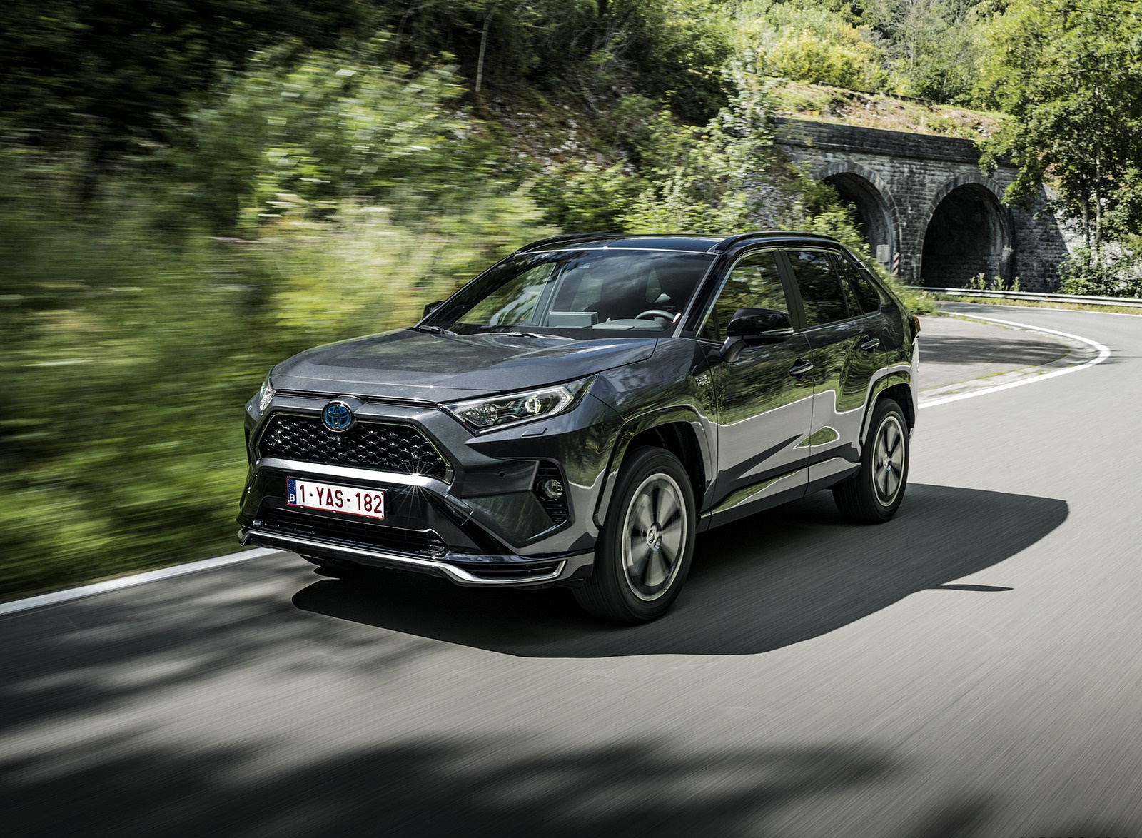 2021 Toyota RAV4 Plug-In Hybrid (Euro-Spec) Front Three-Quarter Wallpapers (4)