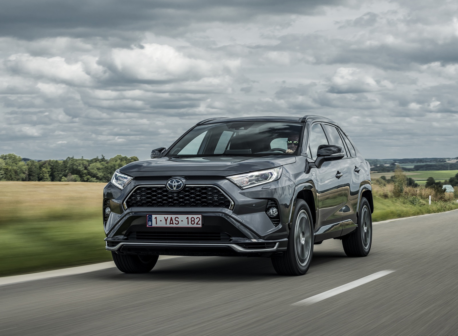 2021 Toyota RAV4 Plug-In Hybrid (Euro-Spec) Front Three-Quarter Wallpapers #15 of 133