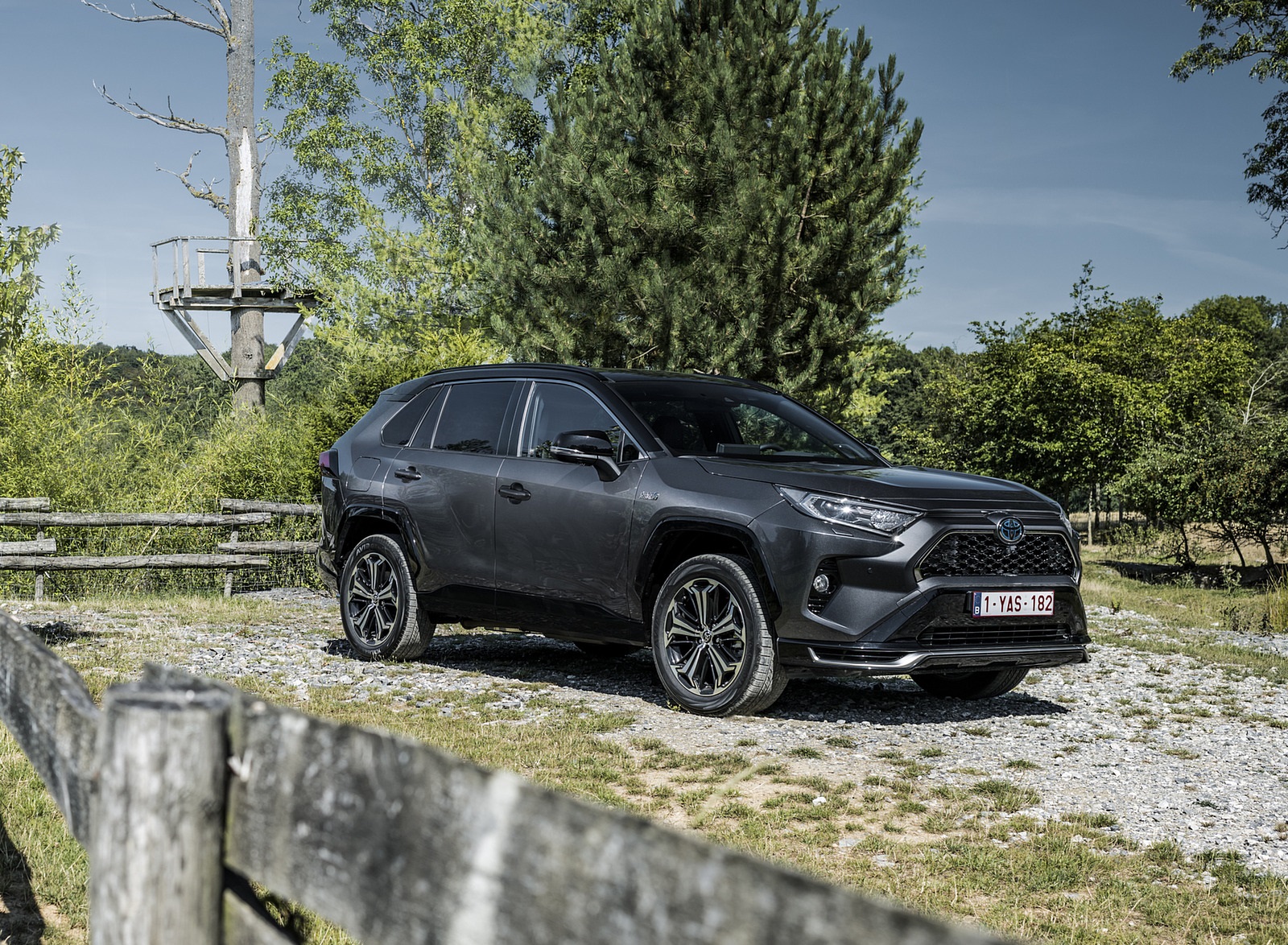 2021 Toyota RAV4 Plug-In Hybrid (Euro-Spec) Front Three-Quarter Wallpapers #62 of 133