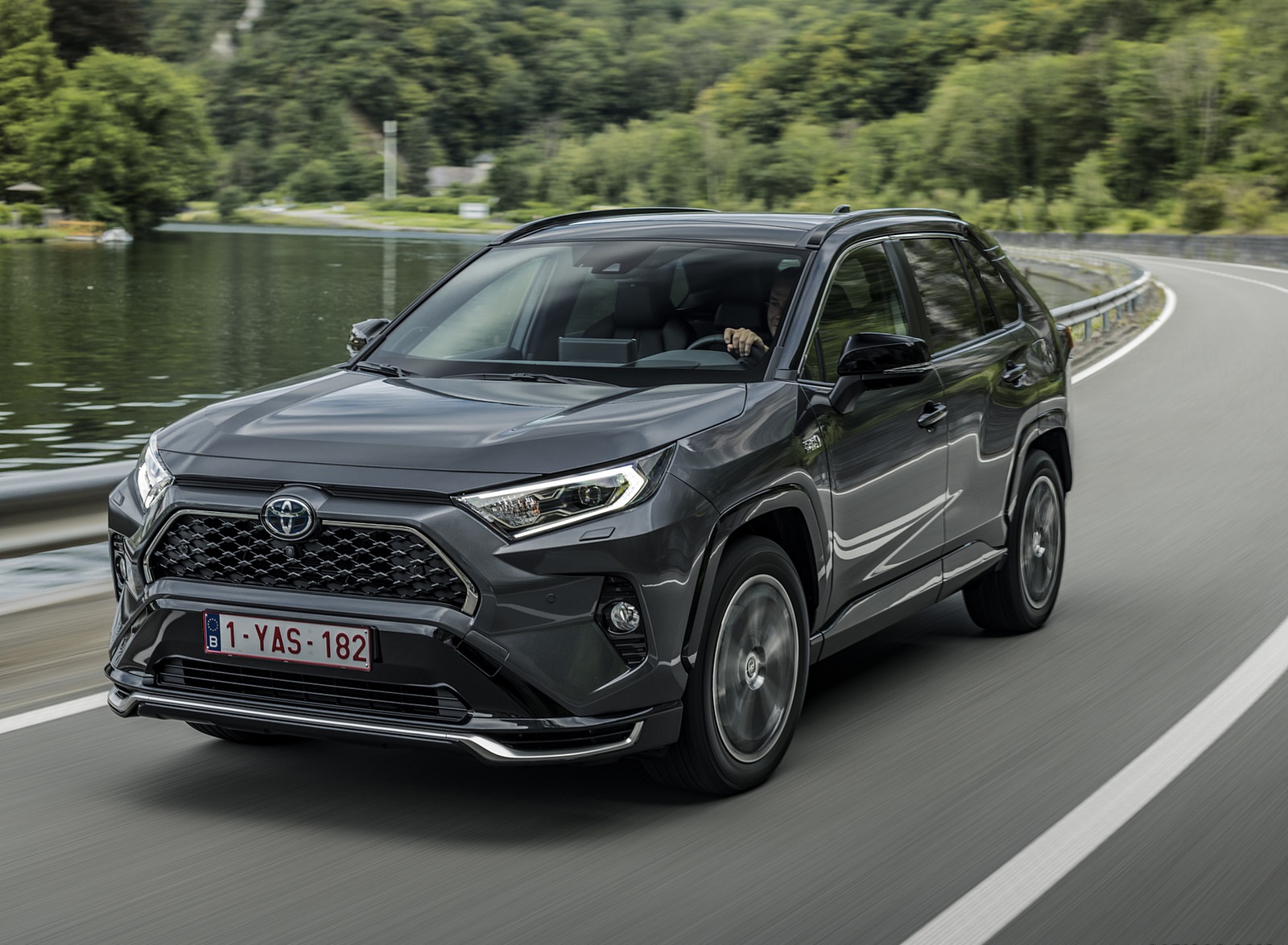 2021 Toyota RAV4 Plug-In Hybrid (Euro-Spec) Front Three-Quarter Wallpapers (7)