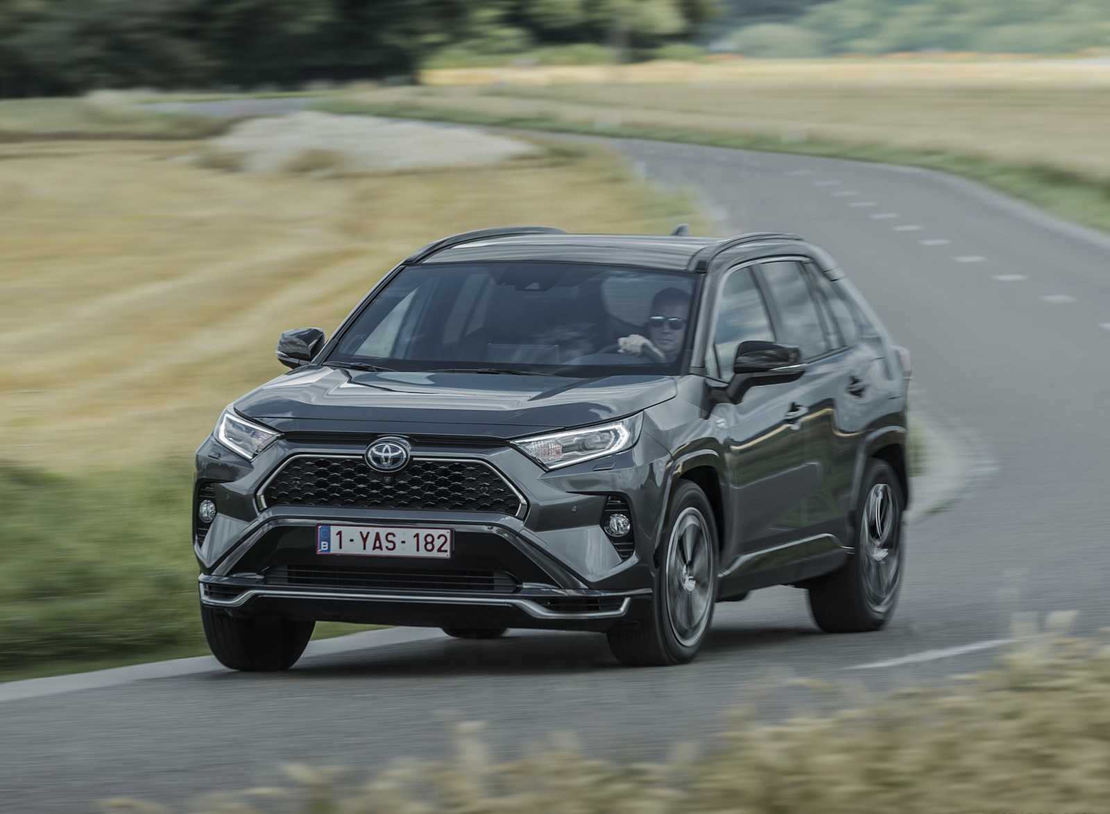 2021 Toyota RAV4 Plug-In Hybrid (Euro-Spec) Front Three-Quarter Wallpapers (8)