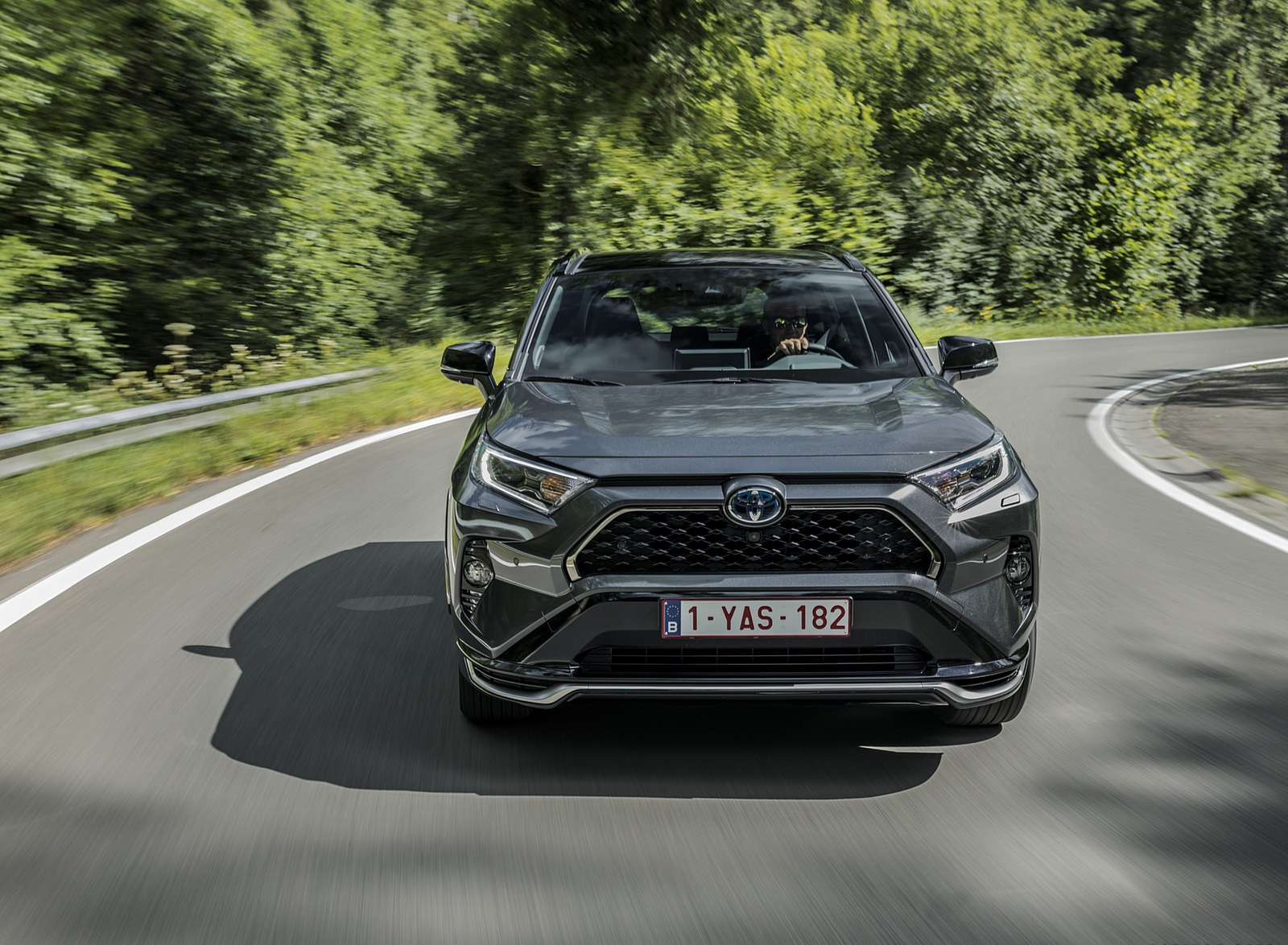 2021 Toyota RAV4 Plug-In Hybrid (Euro-Spec) Front Wallpapers (2)