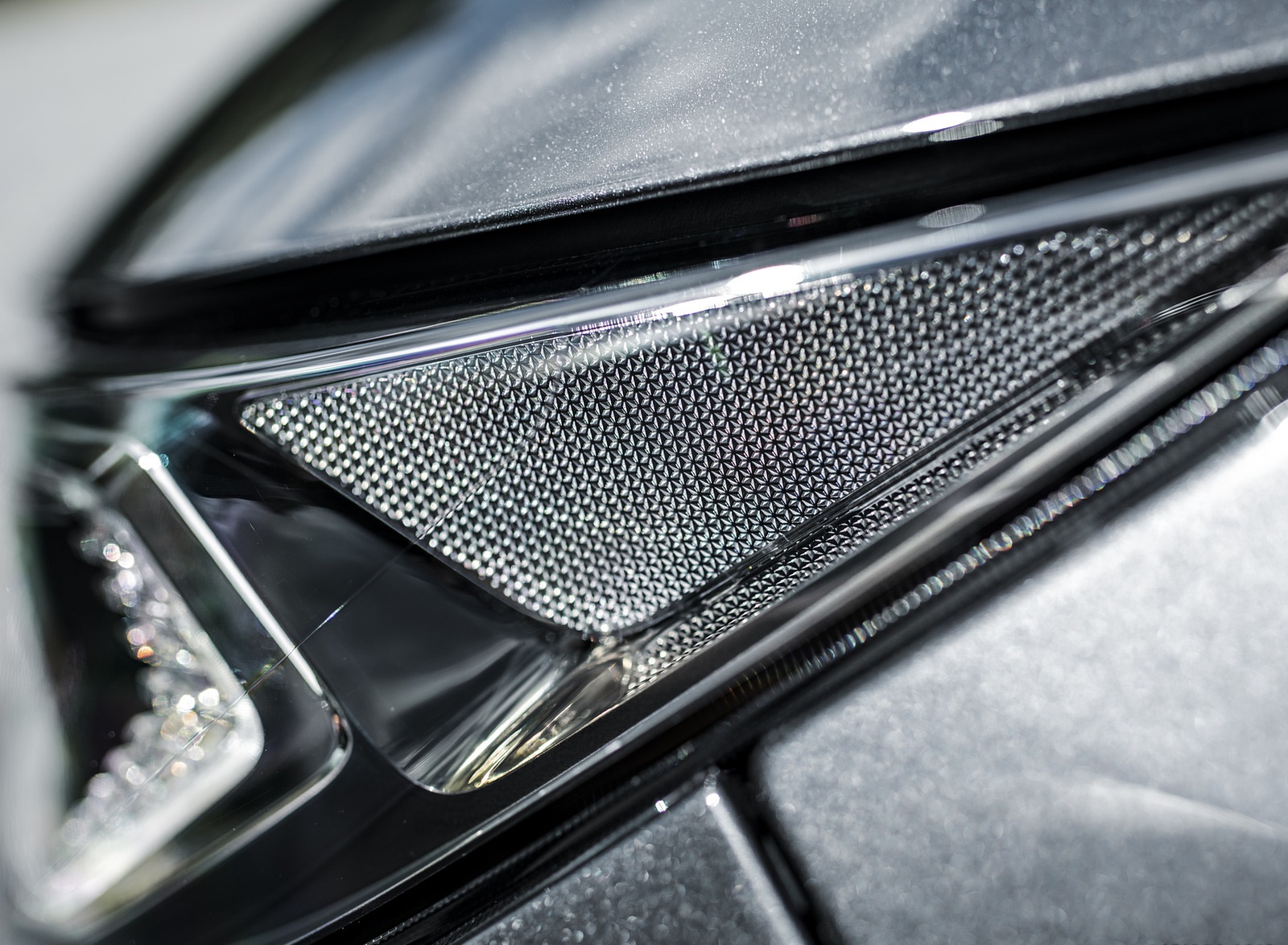 2021 Toyota RAV4 Plug-In Hybrid (Euro-Spec) Headlight Wallpapers #79 of 133