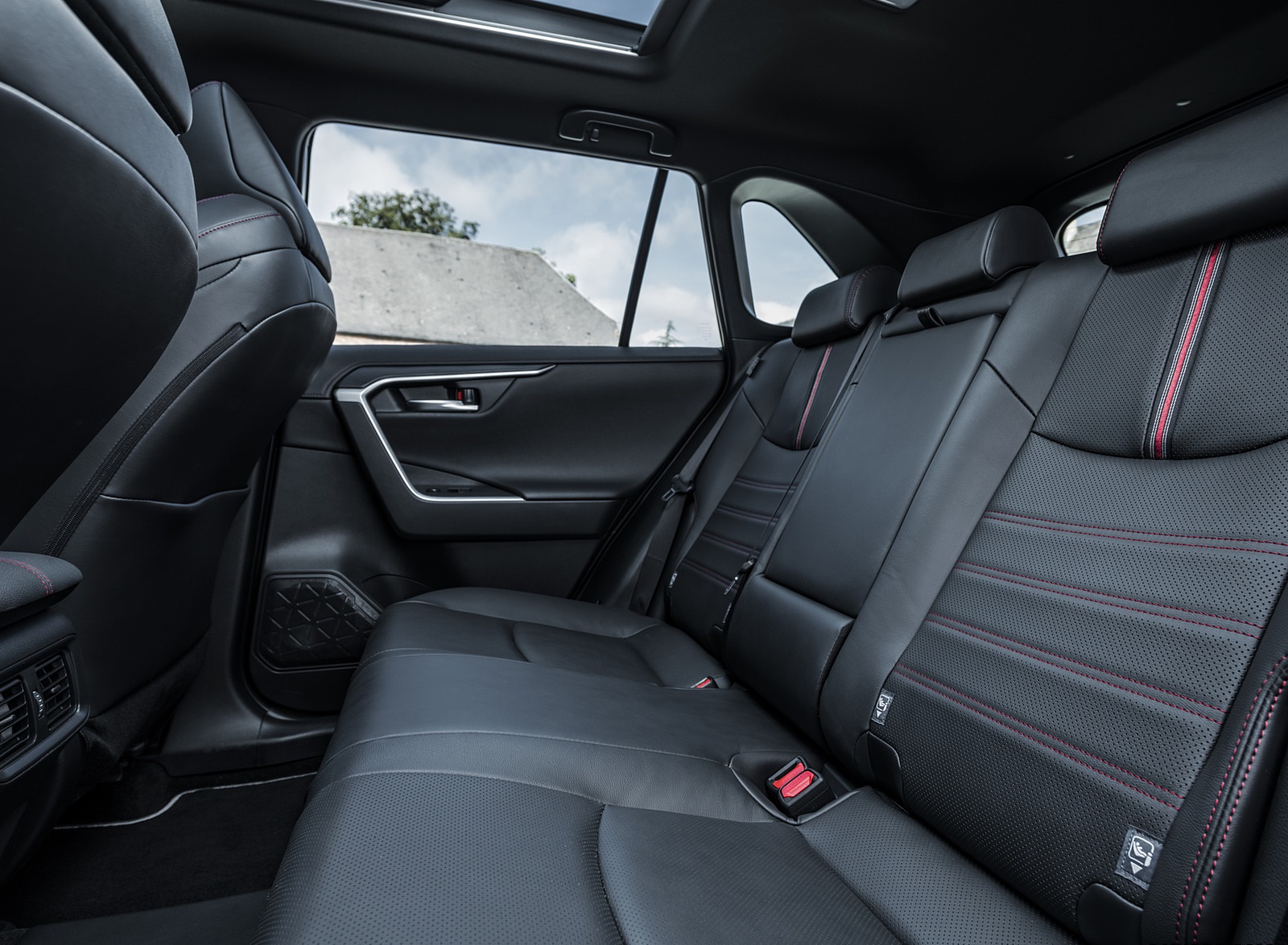 2021 Toyota RAV4 Plug-In Hybrid (Euro-Spec) Interior Rear Seats Wallpapers  #132 of 133
