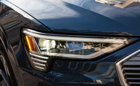 2020 Audi e-tron Sportback S-Line (US-Spec) Headlight Wallpapers 450x275 (31)