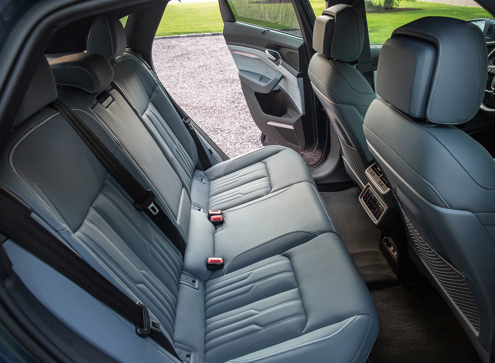 2020 Audi e-tron Sportback S-Line (US-Spec) Interior Rear Seats Wallpapers #62 of 64