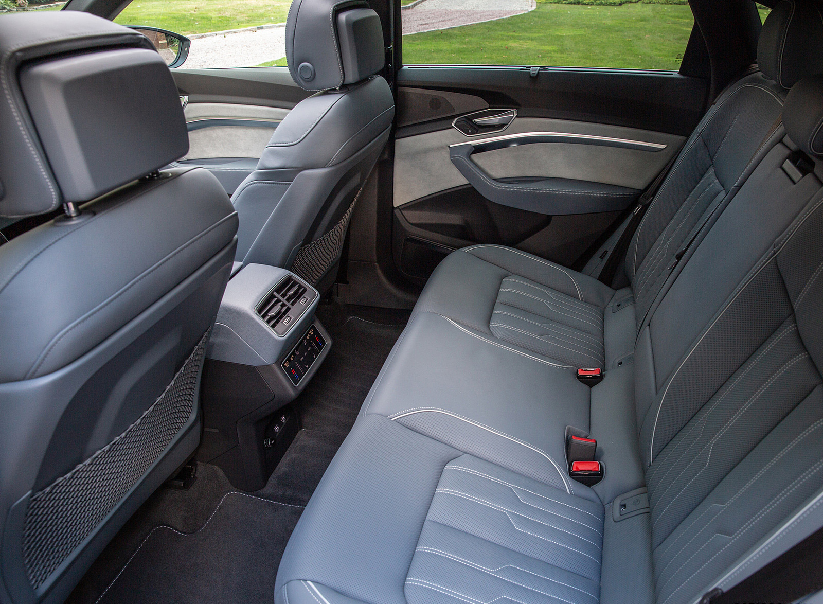 2020 Audi e-tron Sportback S-Line (US-Spec) Interior Rear Seats Wallpapers #63 of 64
