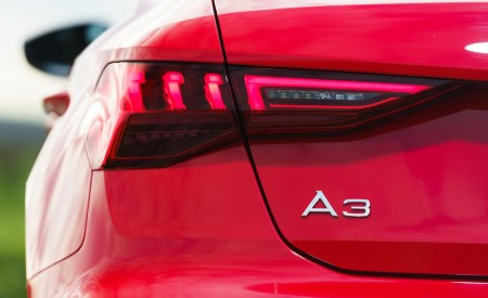 2021 Audi A3 Sportback TFSI e Plug-In Hybrid (UK-Spec) Tail Light Wallpapers  450x275 (72)