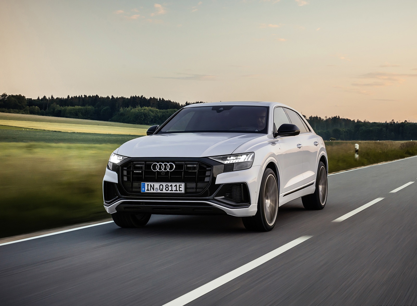 2021 Audi Q8 TFSI e Plug-In Hybrid (Color: Glacier White) Front Wallpapers  (1). Download Wallpaper