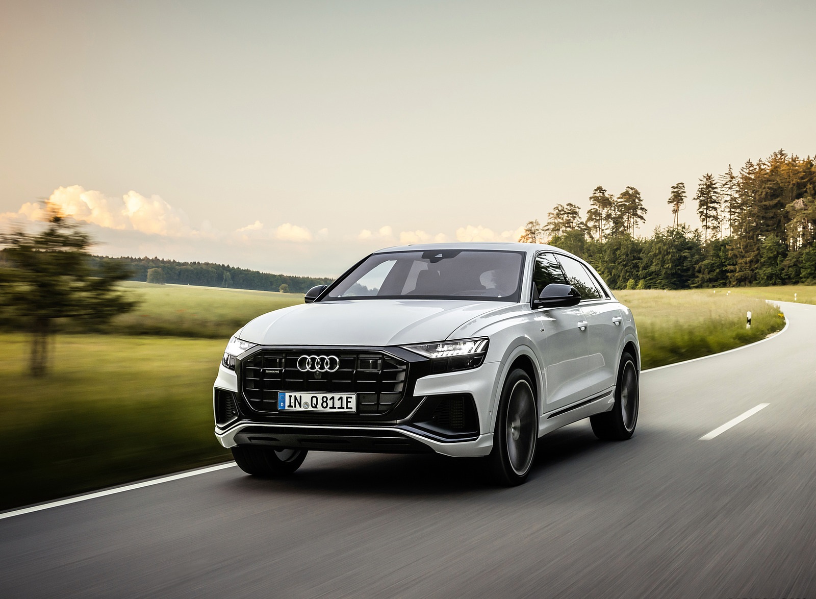 2021 Audi Q8 TFSI e Plug-In Hybrid (Color: Glacier White) Front Wallpapers  (2)