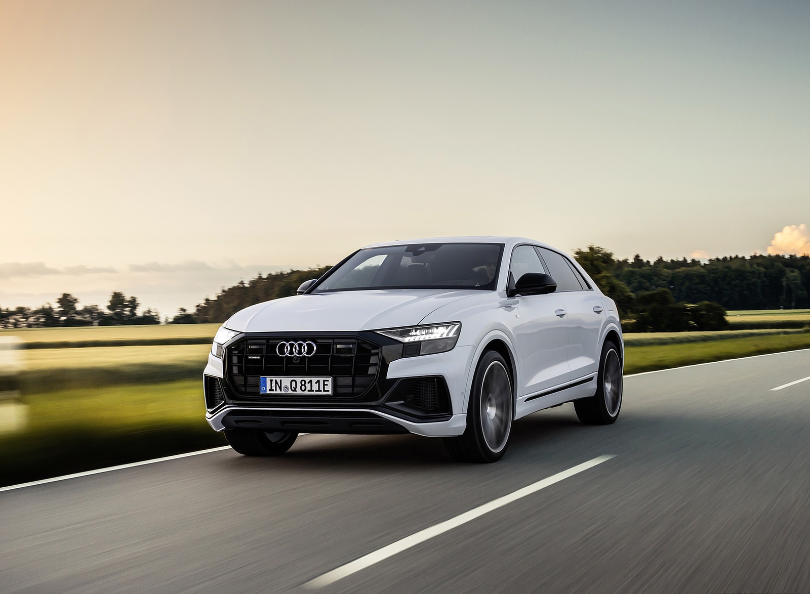 2021 Audi Q8 TFSI e Plug-In Hybrid (Color: Glacier White) Front Wallpapers (3)