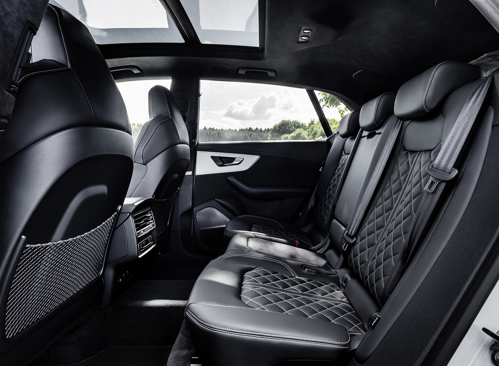 2021 Audi Q8 TFSI e Plug-In Hybrid Interior Rear Seats Wallpapers #30 of 32