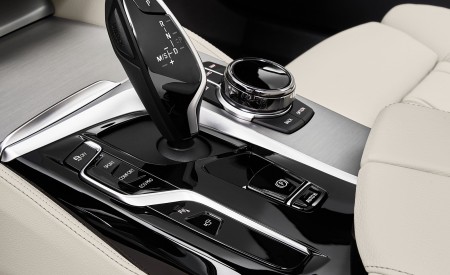 2021 BMW 5 Series Touring Central Console Wallpapers 450x275 (35)