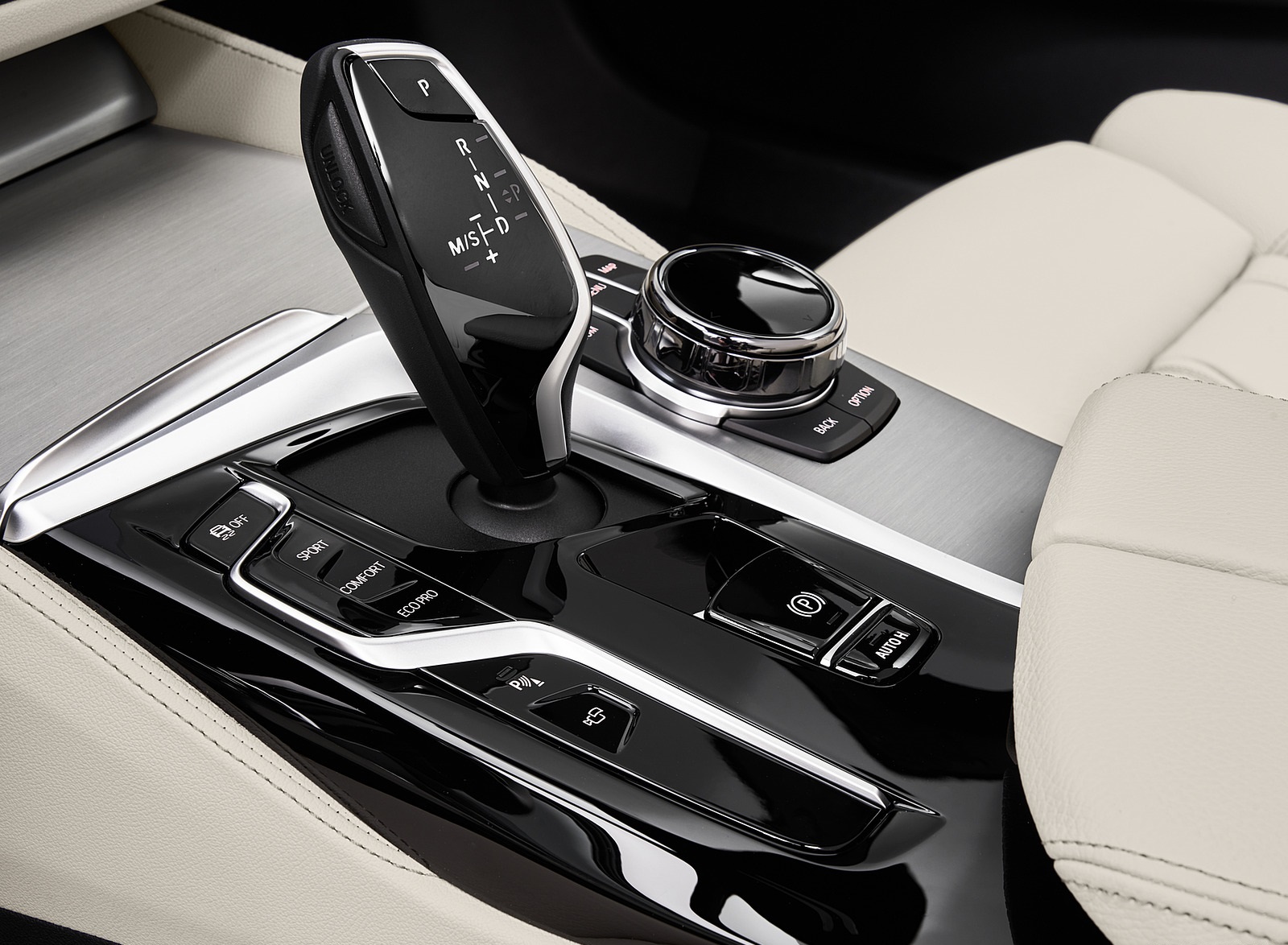 2021 BMW 5 Series Touring Central Console Wallpapers #35 of 106