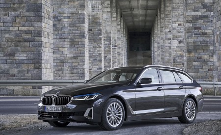 2021 BMW 5 Series Touring Front Three-Quarter Wallpapers 450x275 (61)