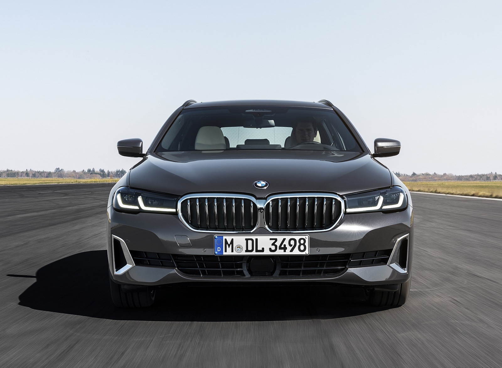 2021 BMW 5 Series Touring Front Wallpapers (10)