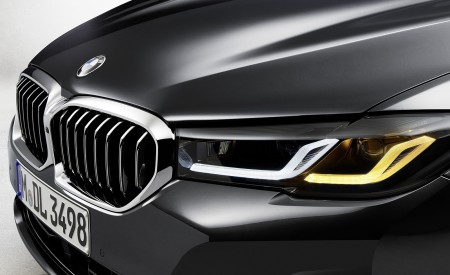 2021 BMW 5 Series Touring Headlight Wallpapers  450x275 (24)