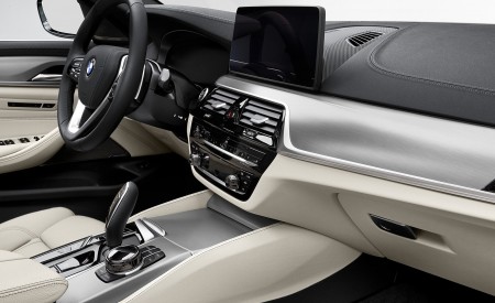 2021 BMW 5 Series Touring Interior Wallpapers 450x275 (33)