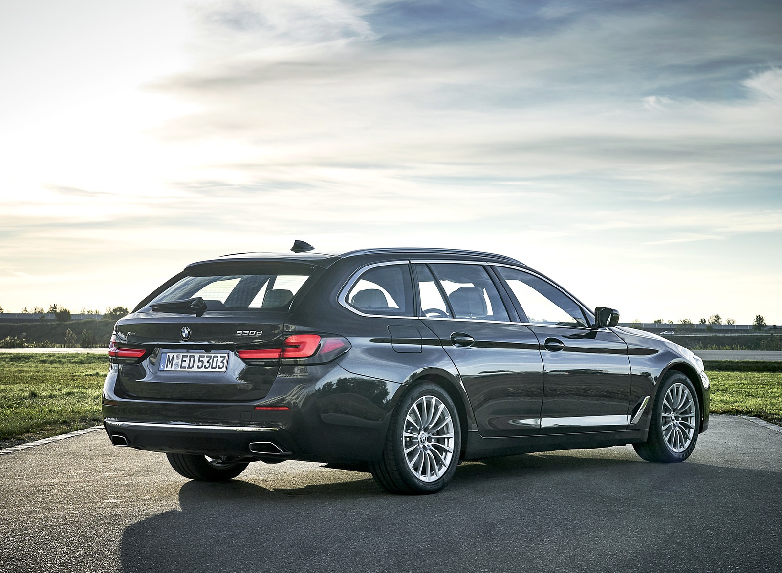 2021 BMW 5 Series Touring Rear Three-Quarter Wallpapers  #71 of 106