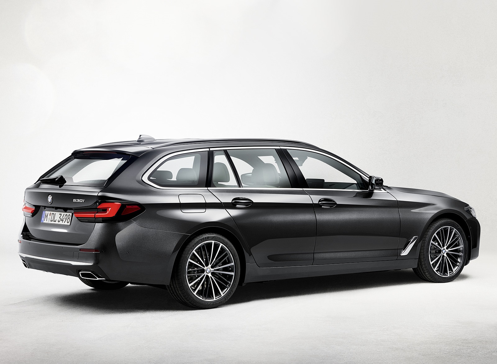 2021 BMW 5 Series Touring Rear Three-Quarter Wallpapers  #18 of 106