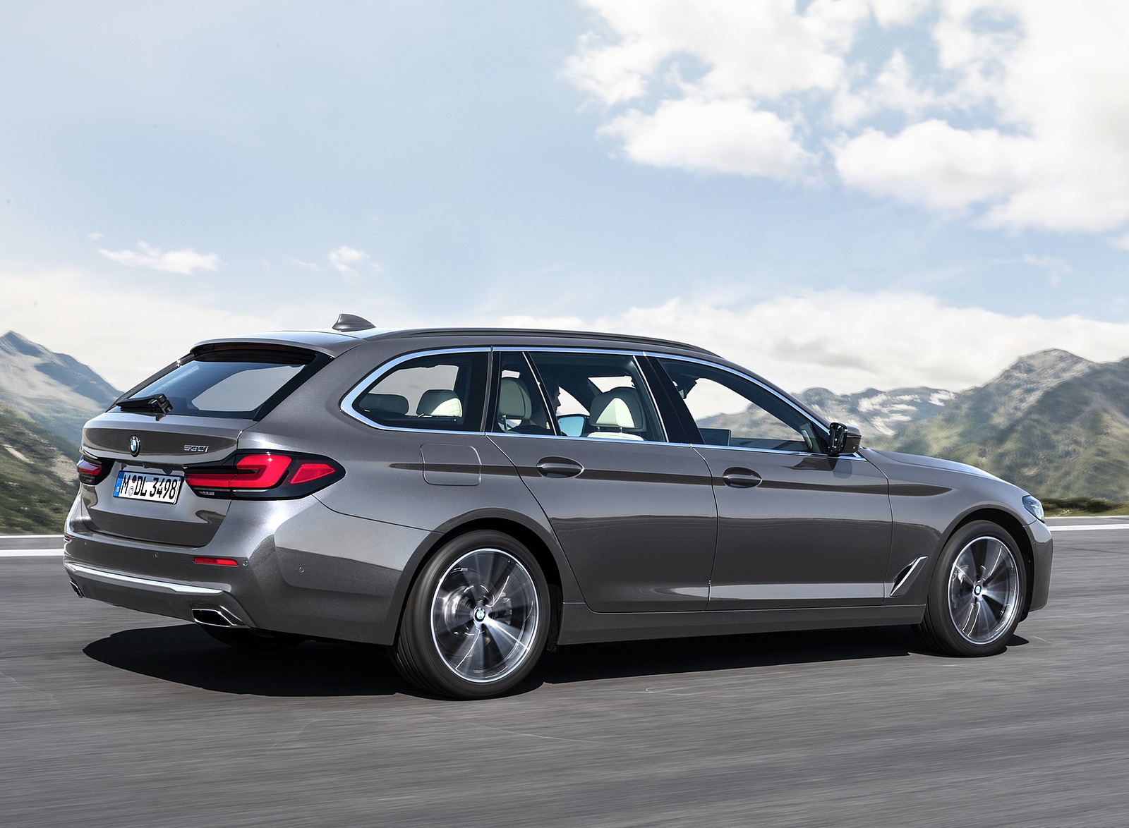 2021 BMW 5 Series Touring Rear Three-Quarter Wallpapers  (6)