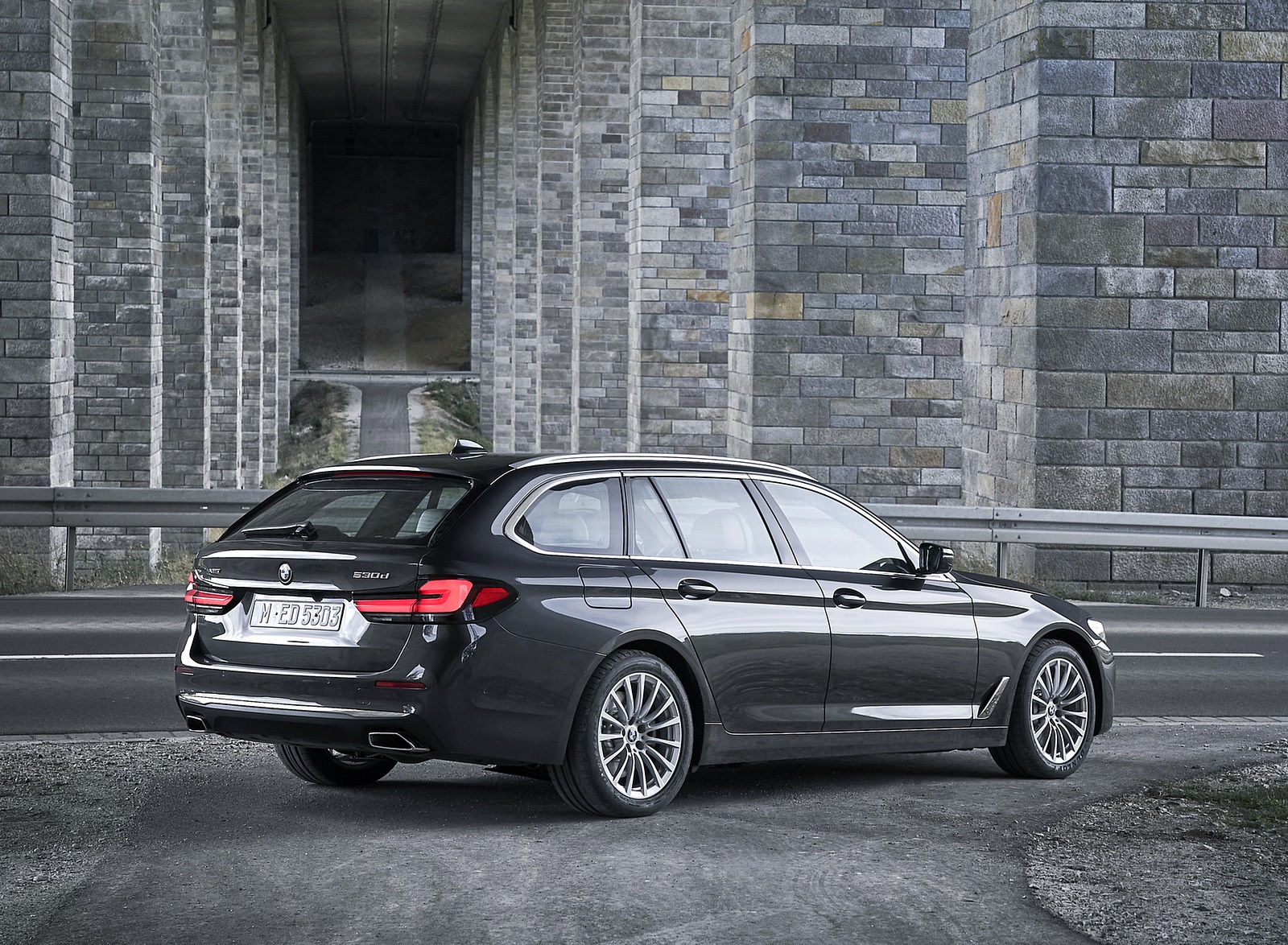 2021 BMW 5 Series Touring Rear Three-Quarter Wallpapers #63 of 106