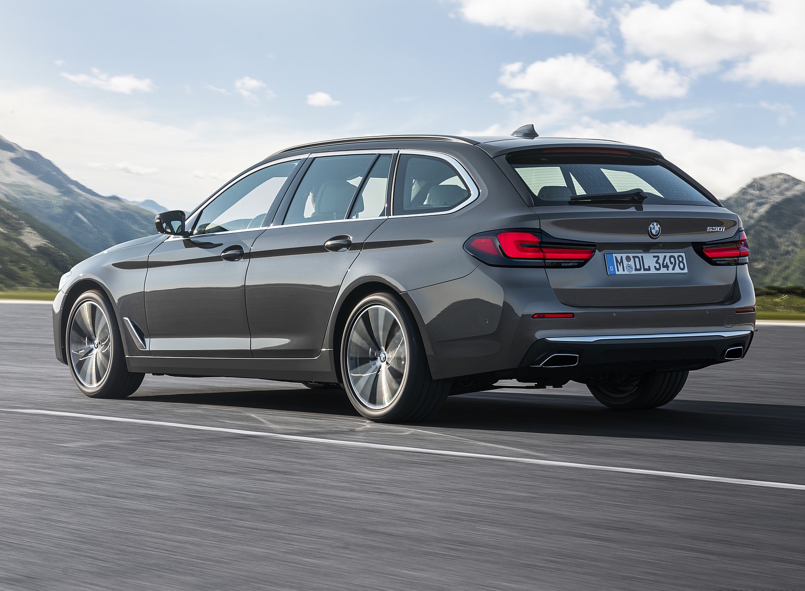 2021 BMW 5 Series Touring Rear Three-Quarter Wallpapers (7)